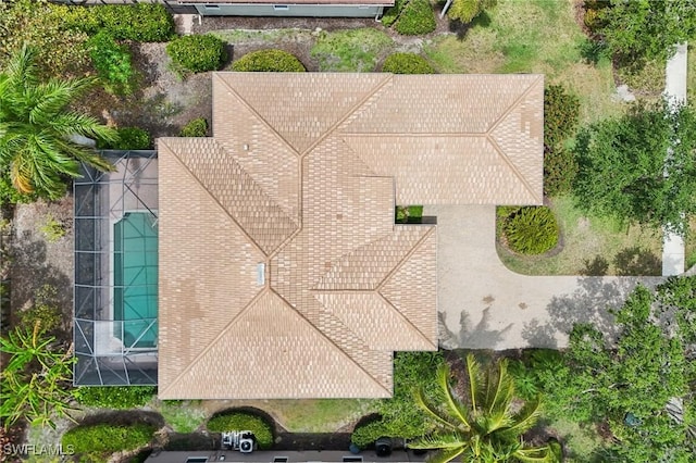 aerial view of property and surrounding area