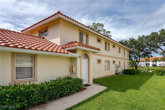 view of front of home with a front yard