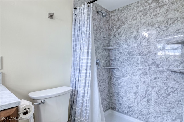 bathroom featuring a shower with shower curtain, vanity, and toilet