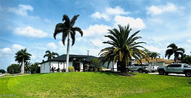 view of front facade with a front yard