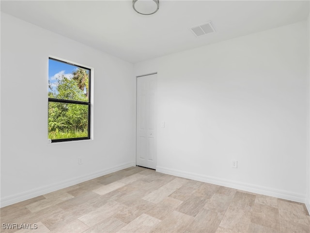 unfurnished room featuring light hardwood / wood-style flooring