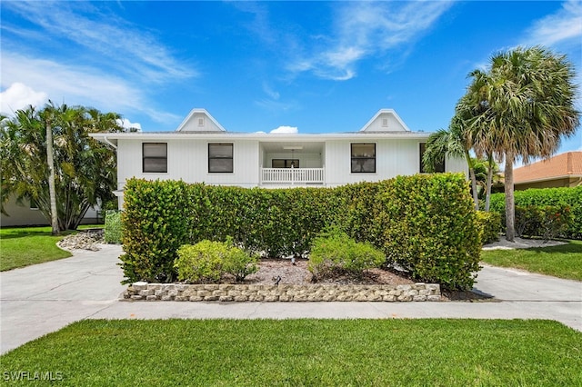 view of front of home with a front lawn