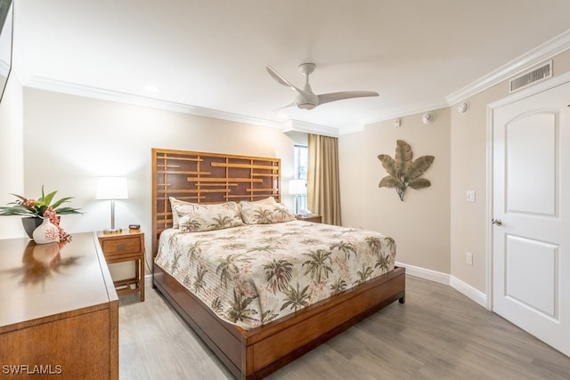 bedroom featuring ceiling fan, crown molding, and light hardwood / wood-style floors