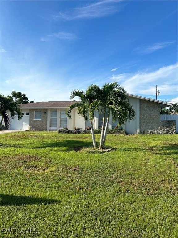 ranch-style house featuring a front lawn