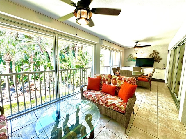 sunroom / solarium with ceiling fan