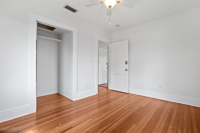 unfurnished bedroom featuring light wood-type flooring, ceiling fan, and a closet