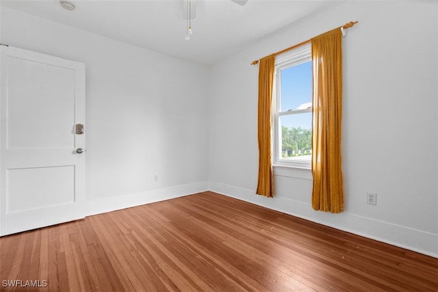 unfurnished room with wood-type flooring and ceiling fan