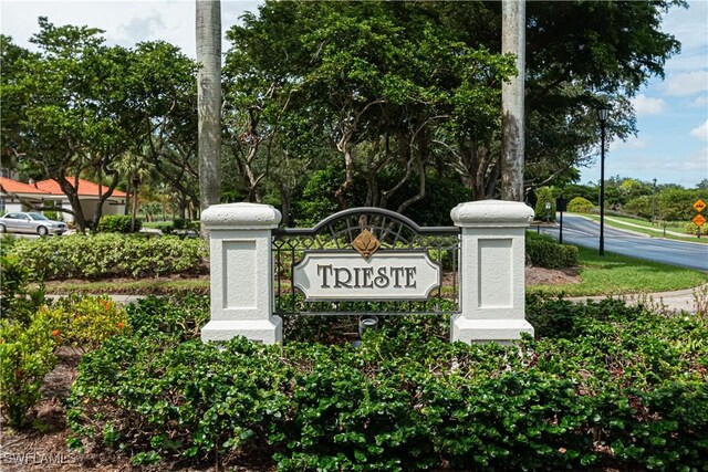 view of community / neighborhood sign