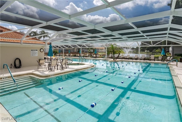 view of swimming pool