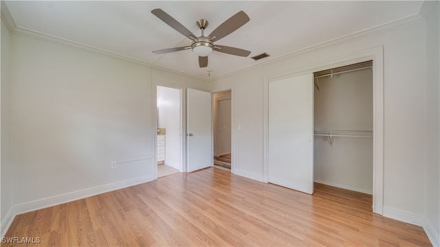 unfurnished bedroom with ceiling fan, a closet, light wood-type flooring, and ornamental molding