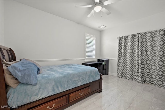 bedroom with ceiling fan