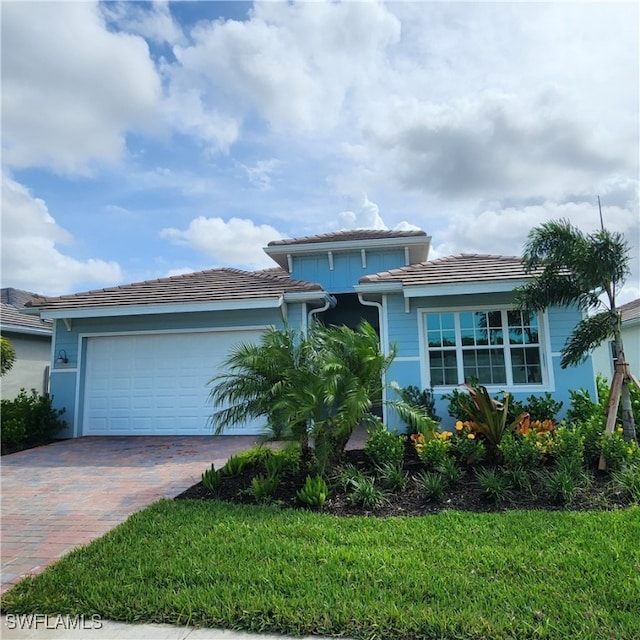 view of front facade featuring a front yard and a garage