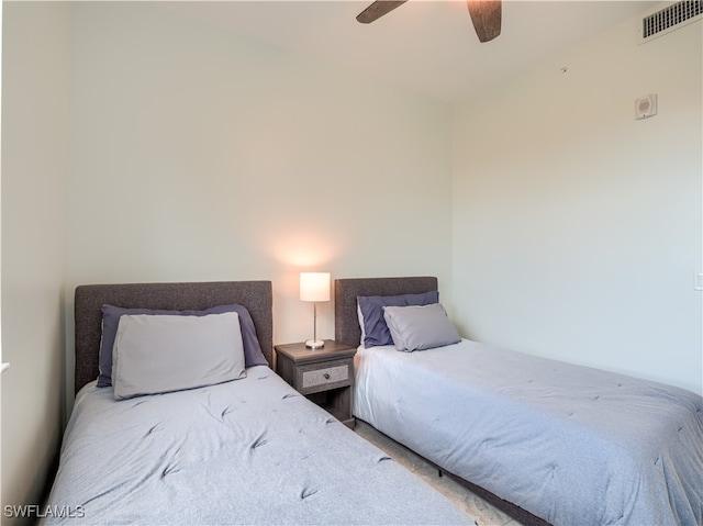 bedroom with ceiling fan