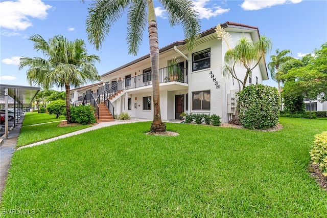 view of front of property with a front lawn