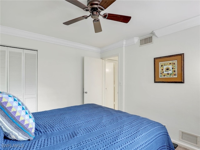 bedroom featuring ceiling fan, visible vents, a closet, and ornamental molding