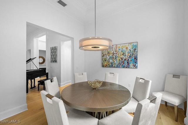 5154 Andros Dr, Naples, FL 34113 - dining area with crown molding, baseboards, light wood-style floors, and visible vents