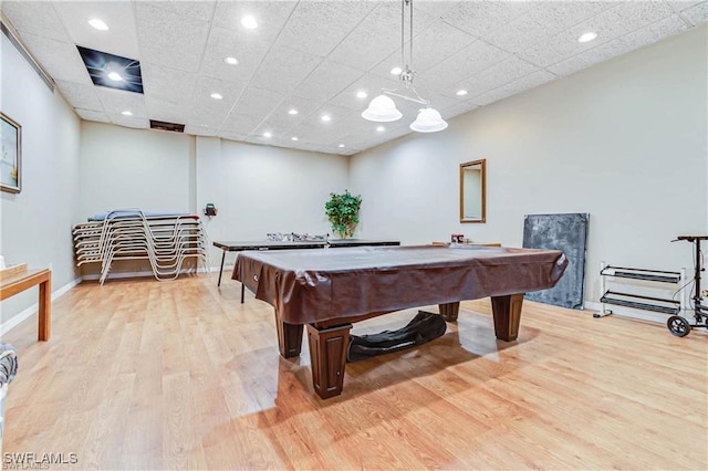 playroom featuring a drop ceiling, light wood-type flooring, and billiards