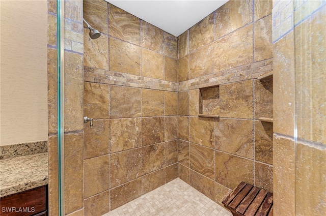 bathroom featuring tiled shower