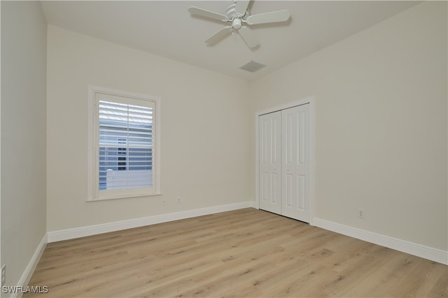 empty room with light hardwood / wood-style floors and ceiling fan