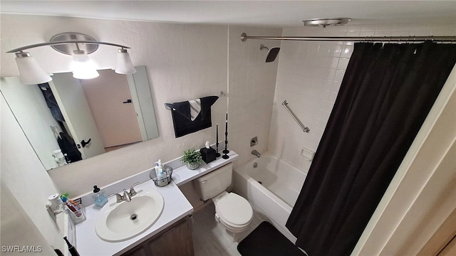 full bathroom featuring shower / tub combo with curtain, vanity, and toilet