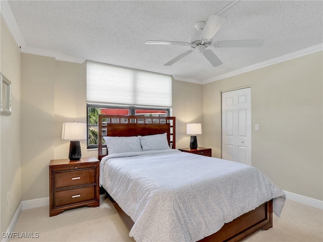 bedroom featuring ceiling fan, light colored carpet, and a textured ceiling