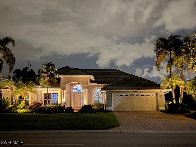 view of front facade featuring a front yard and a garage