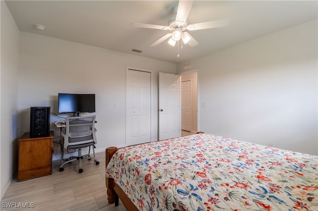 bedroom featuring ceiling fan and a closet