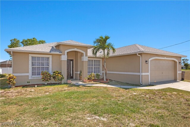 view of front of home featuring a front yard and a garage