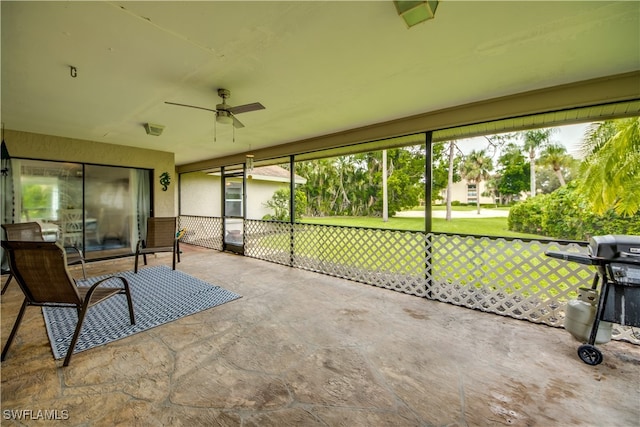 sunroom featuring ceiling fan