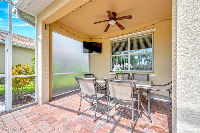 sunroom featuring ceiling fan