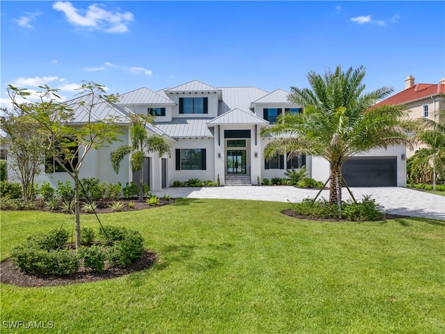 view of front of property featuring a front yard and a garage