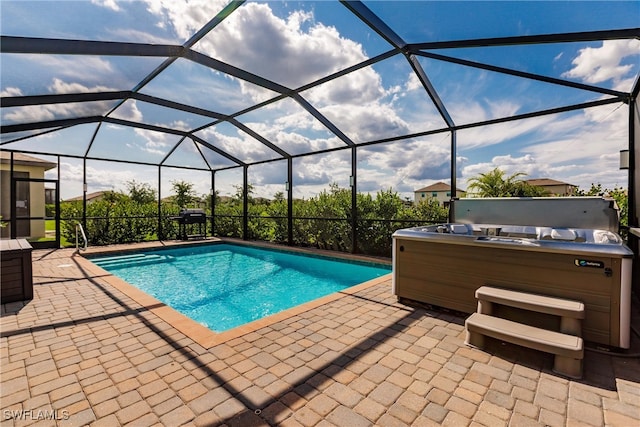 view of pool featuring a jacuzzi, a lanai, and a patio area