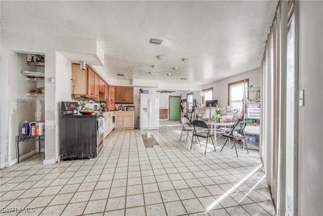 kitchen with washer / clothes dryer and light tile patterned flooring