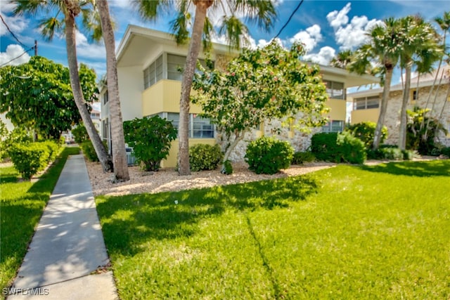 view of front of home featuring a front lawn