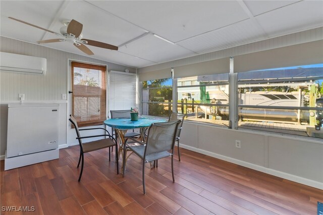 sunroom / solarium featuring an AC wall unit and ceiling fan