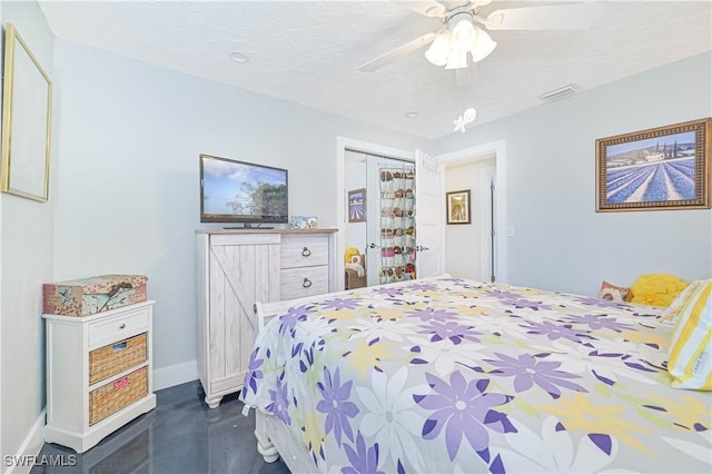 bedroom featuring ceiling fan, a textured ceiling, and a closet