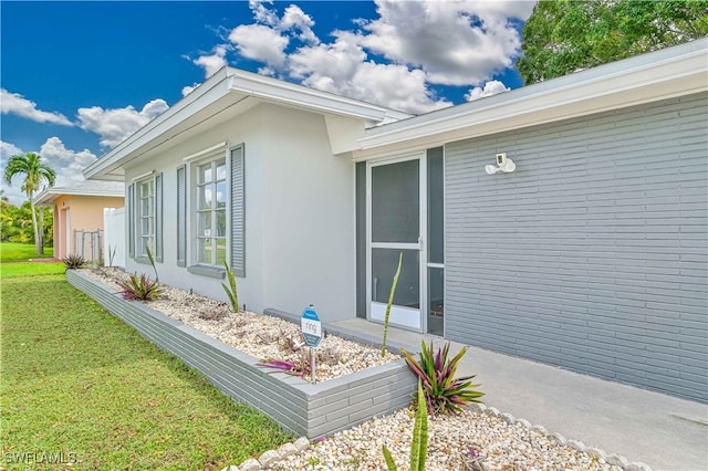 view of side of property featuring a yard