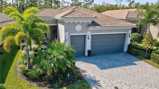 view of front facade featuring a garage