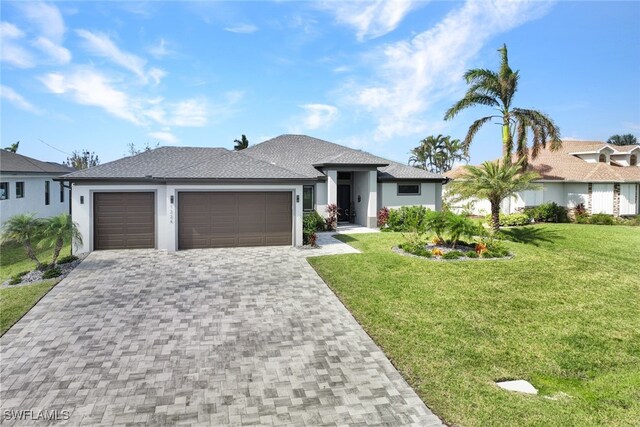 view of front facade featuring a front lawn and a garage