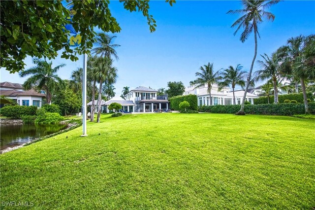 view of yard featuring a water view