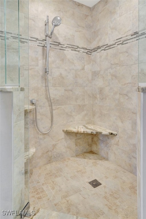 bathroom featuring tiled shower