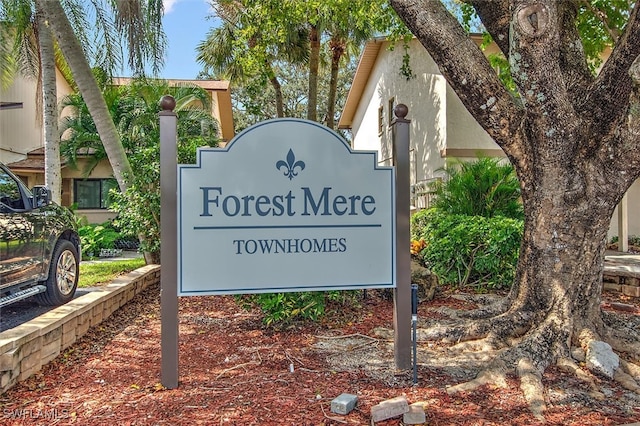 view of community / neighborhood sign