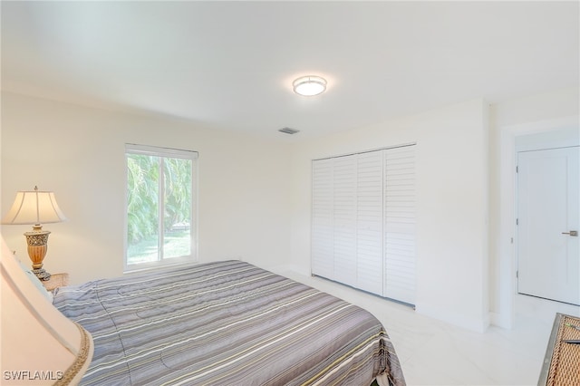 bedroom with a closet