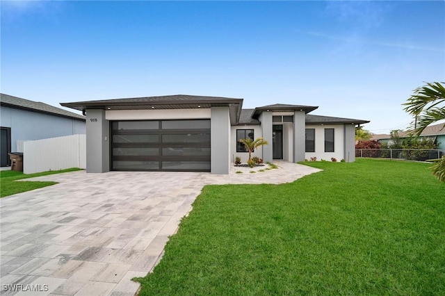 view of front of property featuring a front lawn and a garage