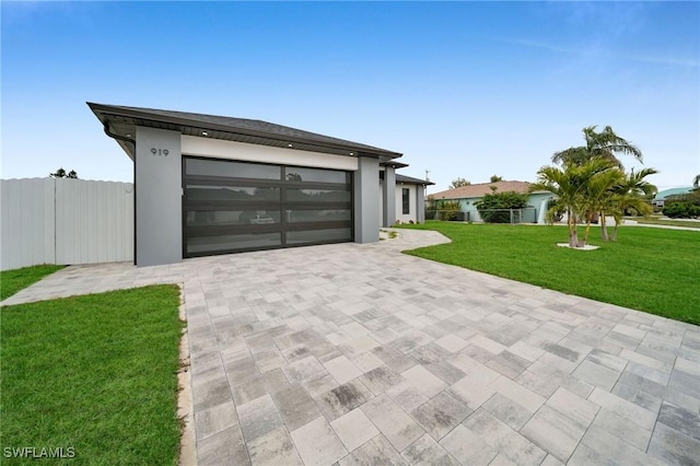 view of front facade featuring a front yard and a garage