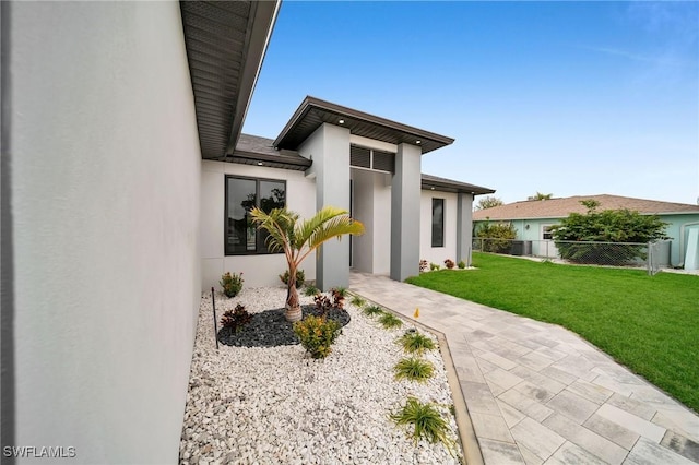 view of front of home with a front yard