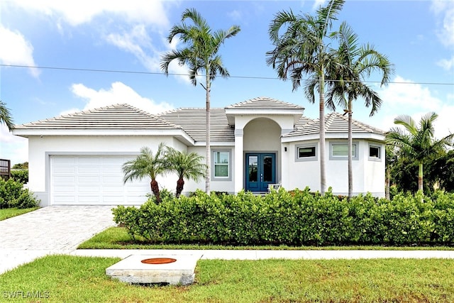 view of front of house featuring a front lawn and a garage