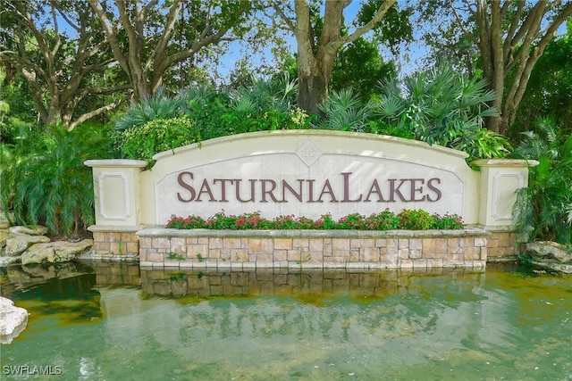 community / neighborhood sign featuring a water view