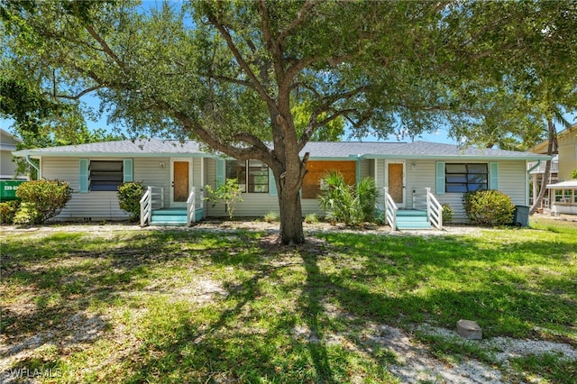 ranch-style house featuring a front yard