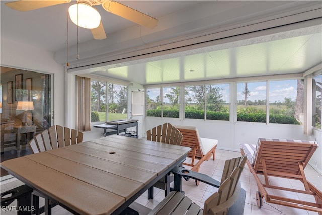 sunroom / solarium featuring ceiling fan